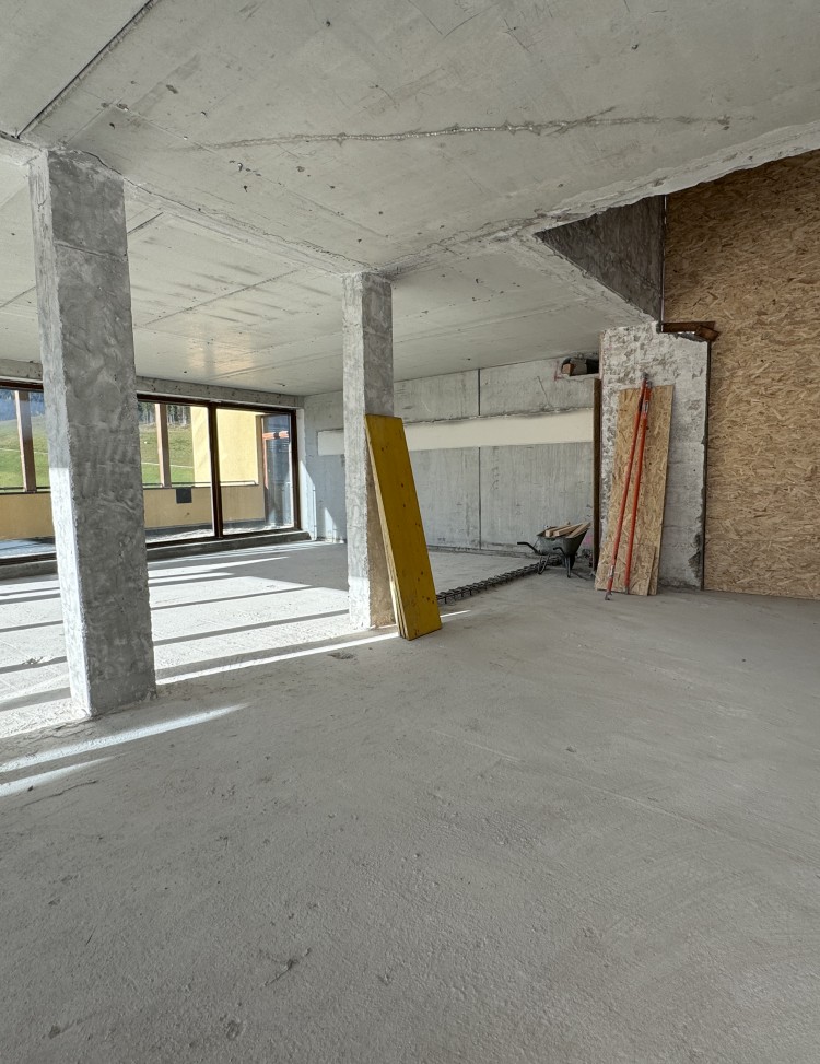 Der Lobbybereich und die Bar sind ausgeräumt